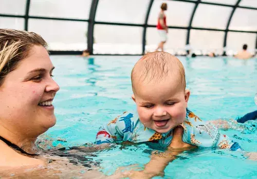 Piscine en famille au Domaine de Litteau