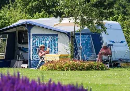 Emplacement de camping pour van et caravane au camping De Oase
