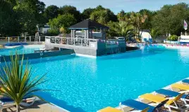 Piscine Extérieure au domaine de Kerlann