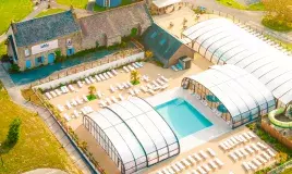 La piscine du Domaine de Litteau vu de Drone