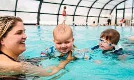 Baignade à la piscine à Litteau