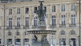 Place de la Bourse et pont de Pierre