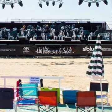 Un Violon Sur Le Sable