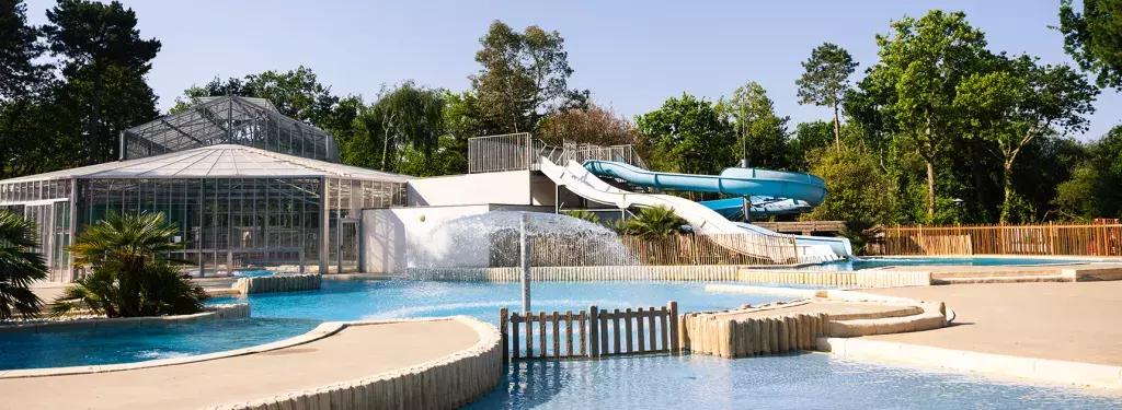 Piscine et toboggans Camping Bois de Bayadène