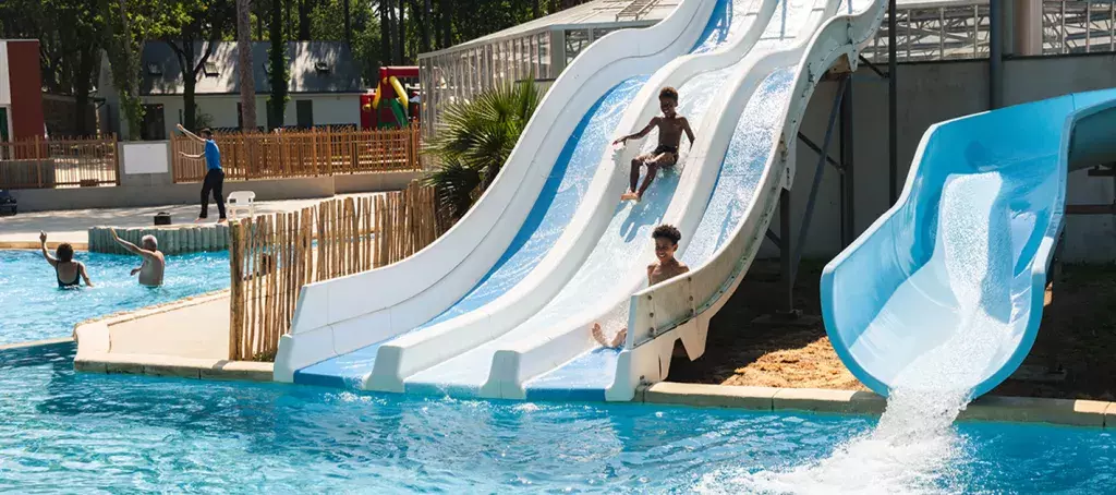 Les toboggans au Bois de Bayadène