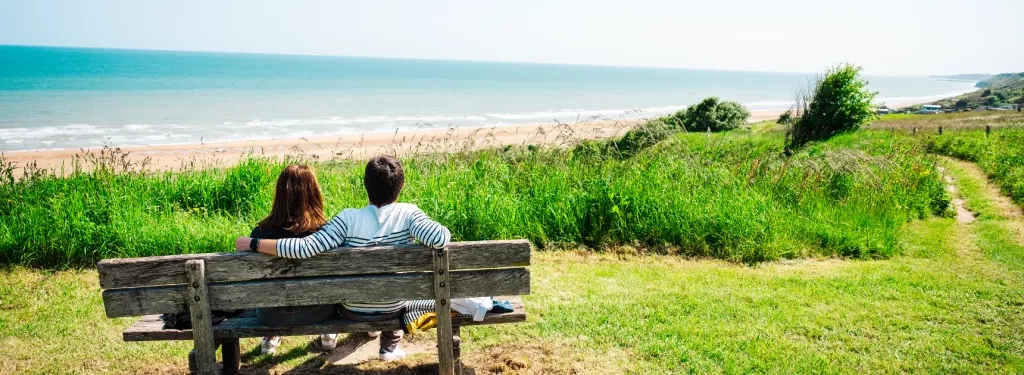 Balade en amoureux sur la plage 