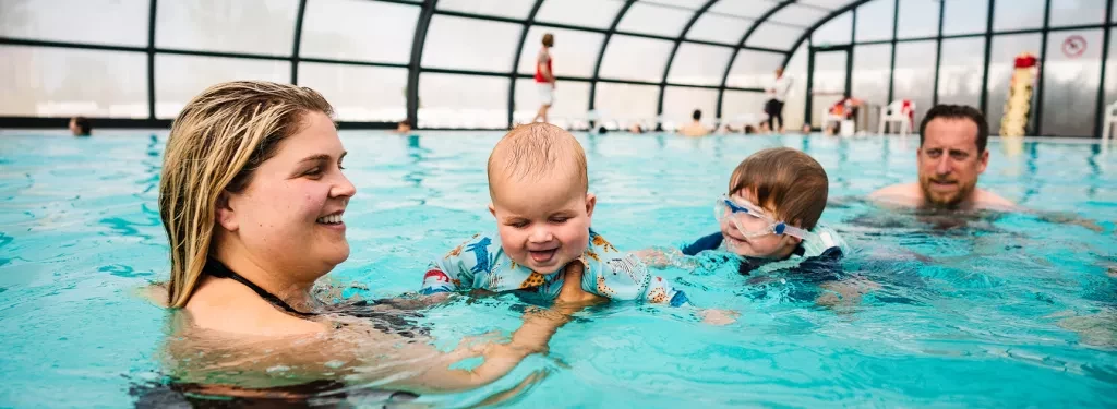 Baignade à la piscine à Litteau