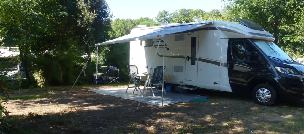 Emplacement de camping-car au camping La Plage