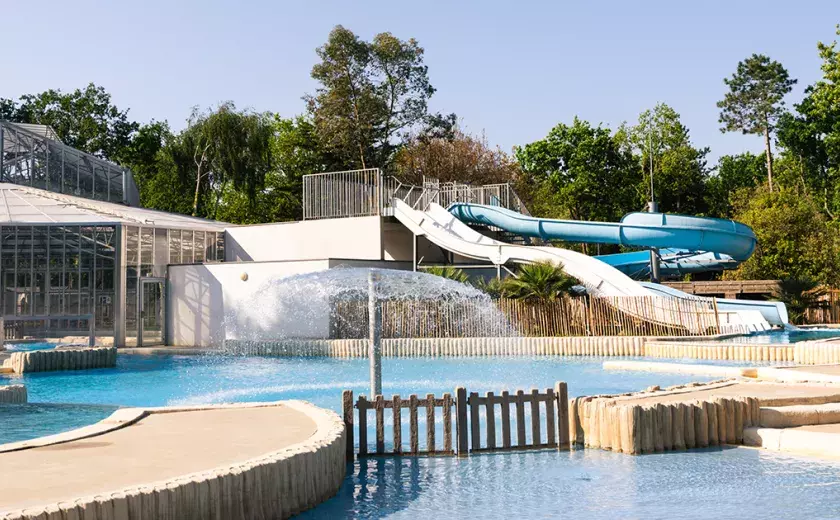 Piscine et toboggans Camping Bois de Bayadène