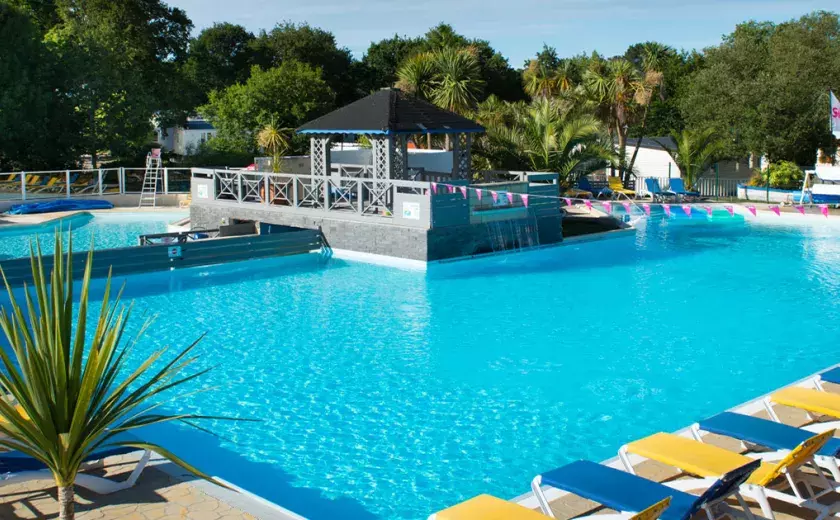 Piscine Extérieure au domaine de Kerlann