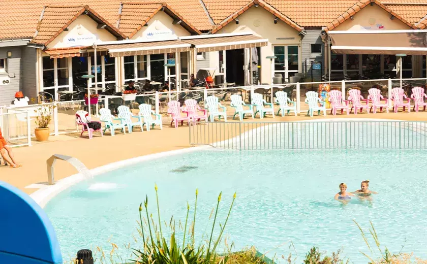 Piscine au camping Les Pierres Couchées